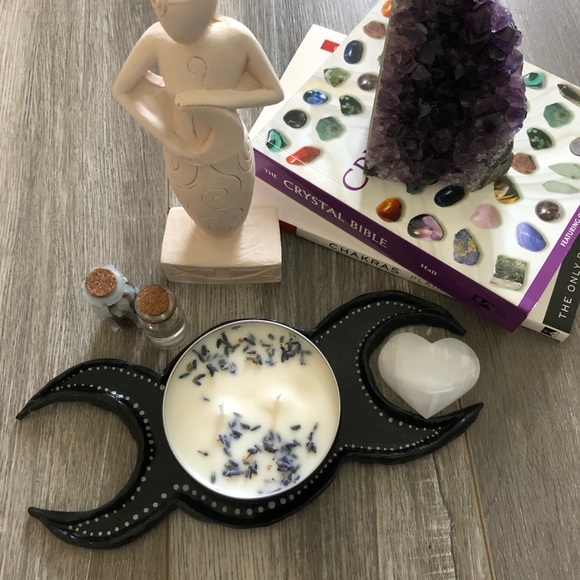 *Lavender Magic* 4oz Soy Wax Candle - Picture 5 of 8